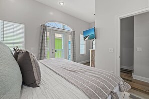 3 bedrooms, desk, iron/ironing board, travel cot