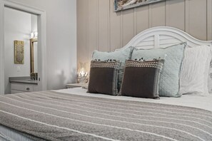 3 Schlafzimmer, Schreibtisch, Bügeleisen/Bügelbrett, Reisekinderbett