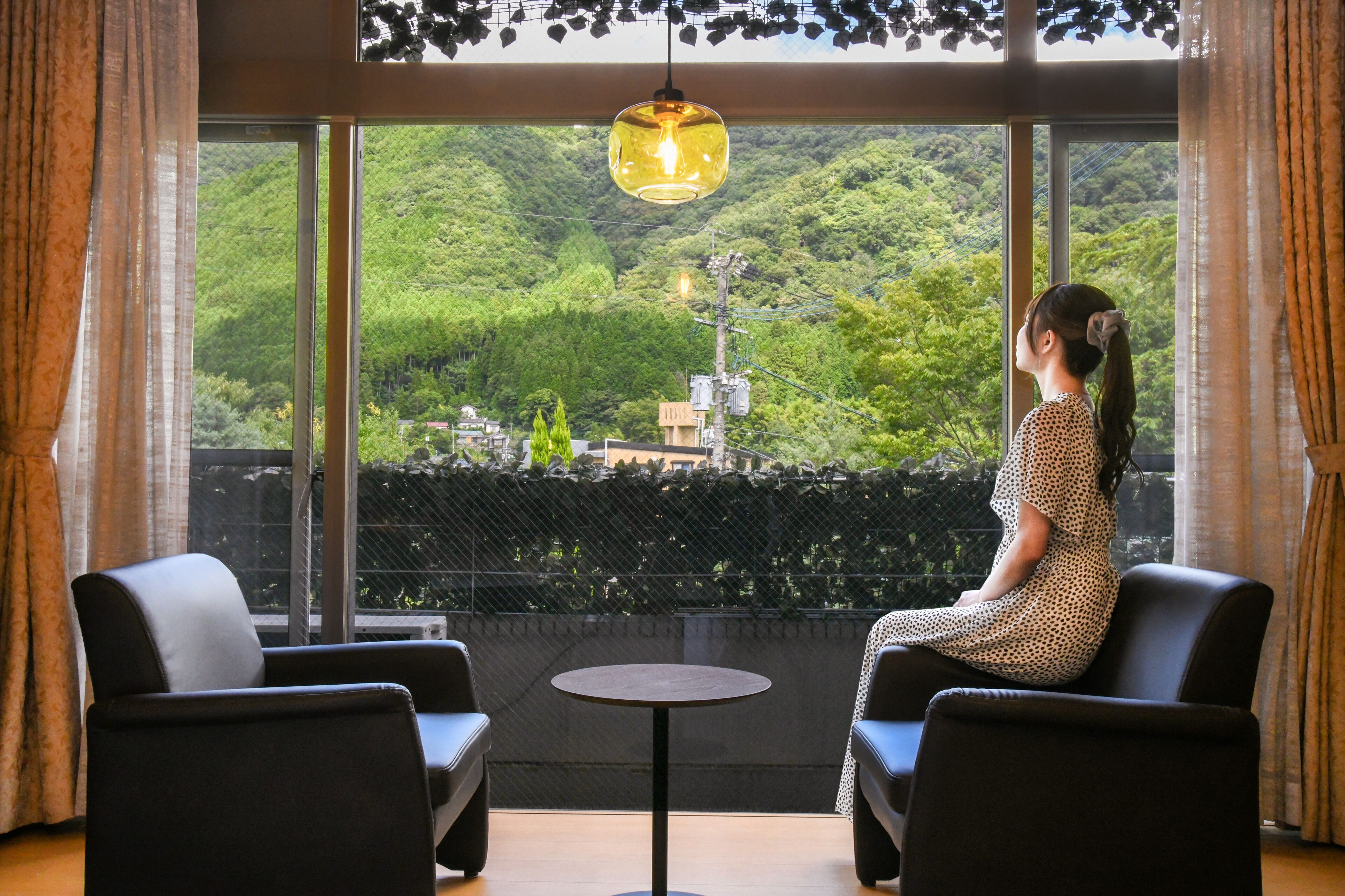 Habitación básica con 2 camas individuales | Wifi gratis y ropa de cama 