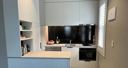 Tinakori Village Retreat -
Renovated apartment in a charming heritage building