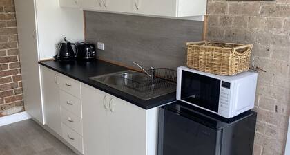 Beautiful pet friendly accommodation in Mittagong's blue ribbon precinct.