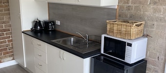 Beautiful pet friendly accommodation in Mittagong's blue ribbon precinct.