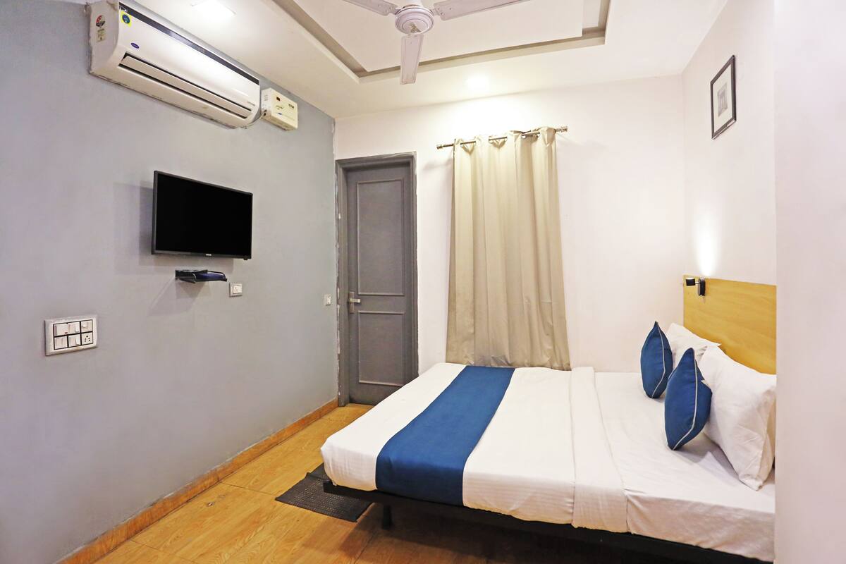 Deluxe Double Room | Premium bedding, free minibar items, free WiFi, bed sheets
