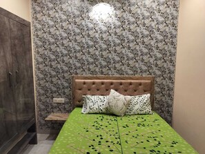 2 Schlafzimmer, Schreibtisch, Bügeleisen/Bügelbrett, kostenloses WLAN