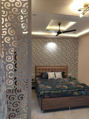 2 habitaciones, escritorio, tabla de planchar con plancha y wifi gratis 