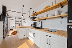 Fridge, microwave, stovetop, coffee/tea maker