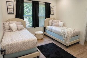 4 Schlafzimmer, Bügeleisen/Bügelbrett, kostenloses WLAN, Bettwäsche