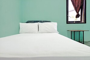 Quarto solteiro | Espaço de trabalho para notebook, Wi-Fi de cortesia, roupa de cama