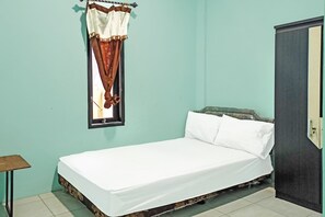 Single Room | Laptop workspace, free WiFi, bed sheets - SPOT ON 91791 Homestay Surya Syariah (Tarakan)