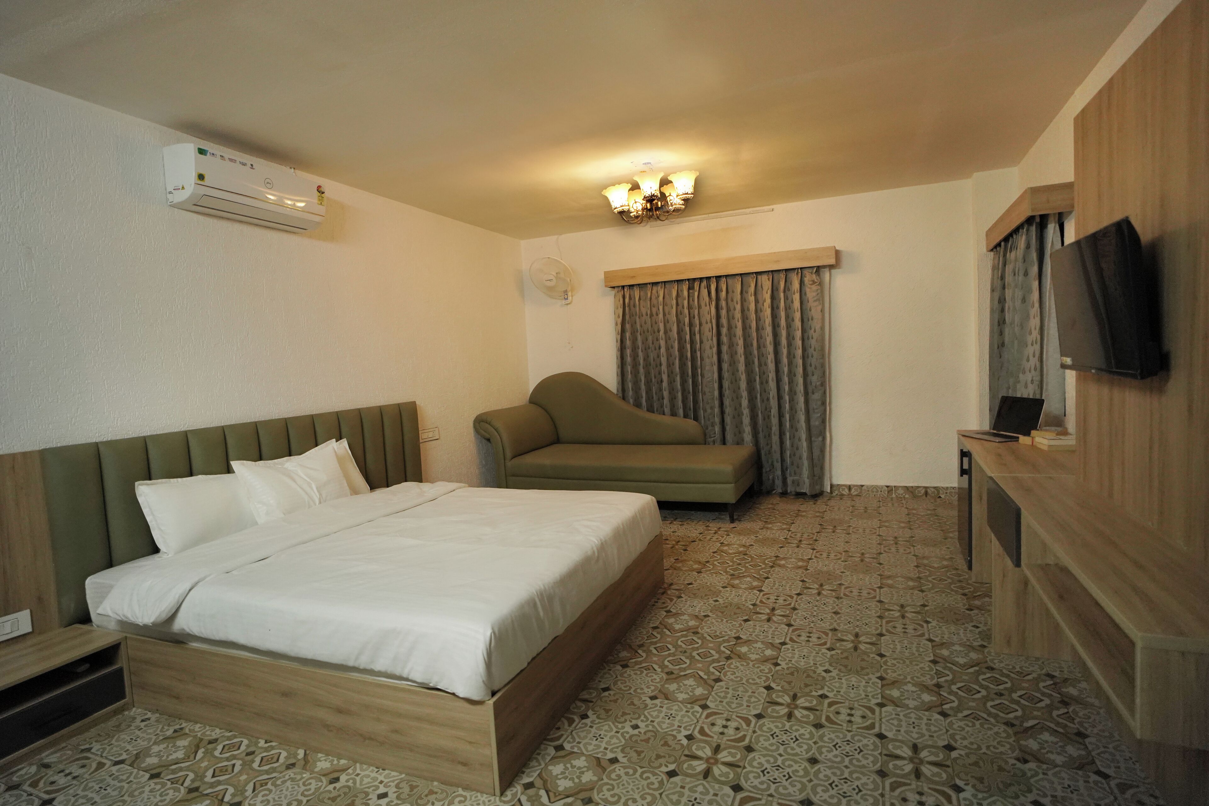 2 bedrooms, bed sheets