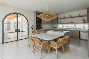 In-room dining - Kayu tulang (Canggu)