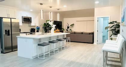 Modern Home in Baldwin Park-Central to All Attractions