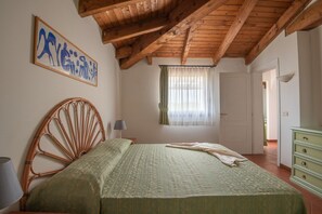 3 bedrooms, iron/ironing board, internet
