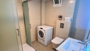 舒適雙人房, 男女混合宿舍 | 浴室 | 淋浴設備、淋浴花灑、免費盥洗用品、毛巾