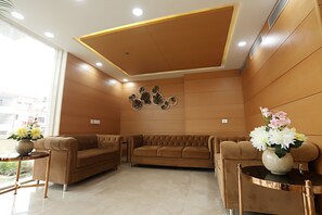 Reception - Comfort Hotel GMS Grand  (Dehradun)