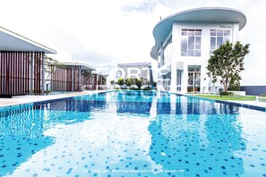 Outdoor pool, a heated pool - Forte Seasons Genting Windmill UponHills (Genting Highlands)