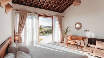 Luxury Villa | Blackout drapes, soundproofing, iron/ironing board, free WiFi