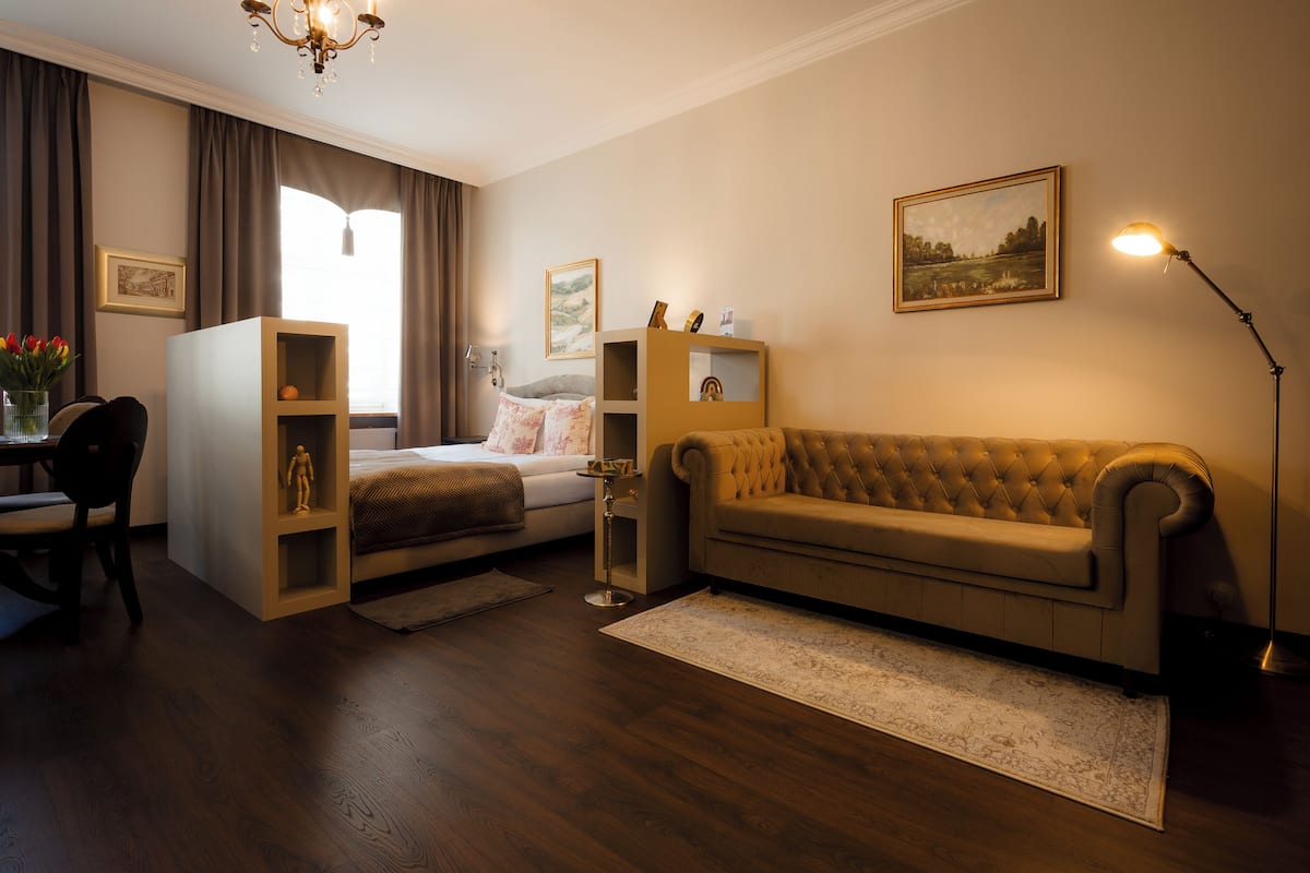 1 habitación y decoración personalizada