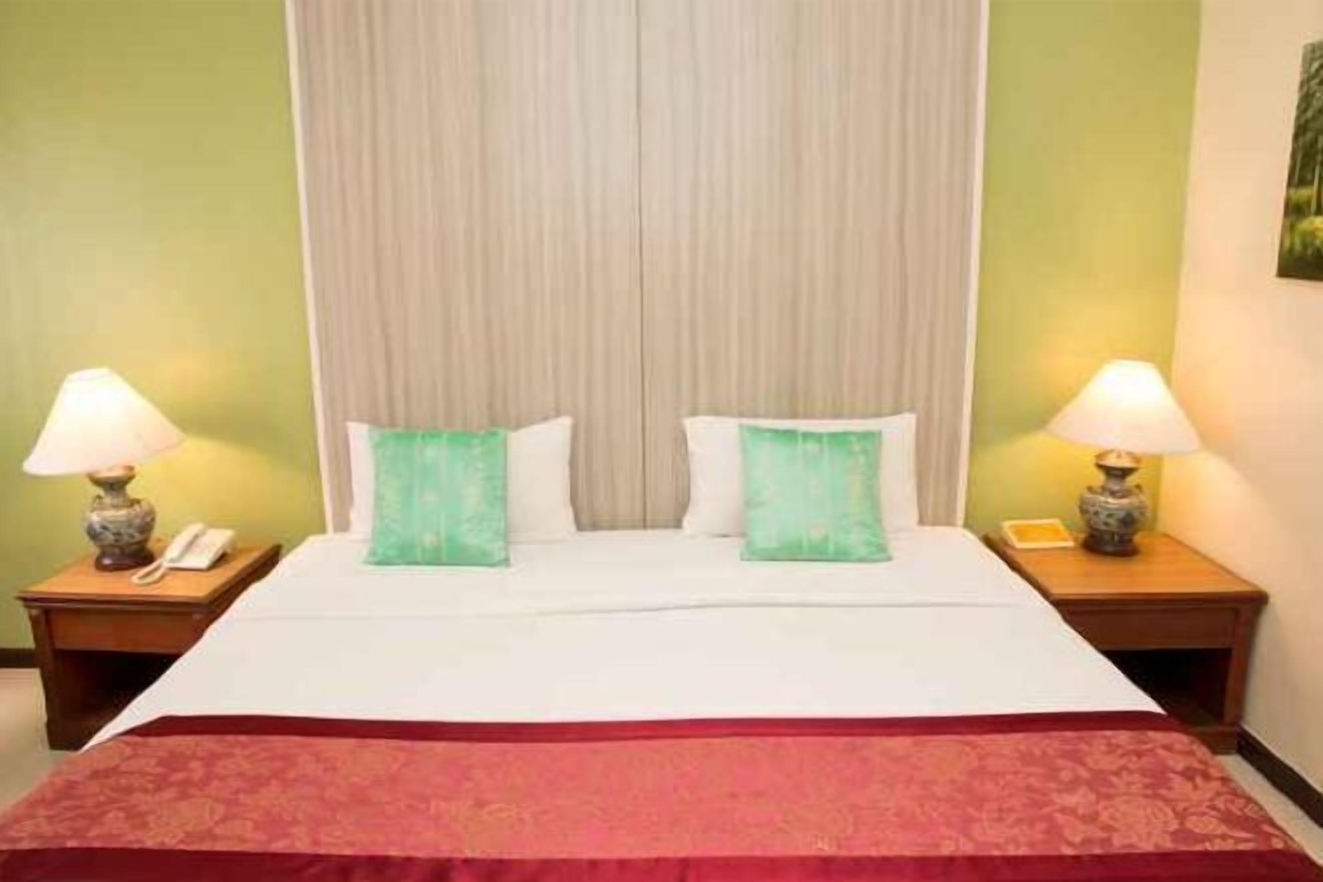 Cofres nos quartos, Wi-Fi de cortesia, roupa de cama