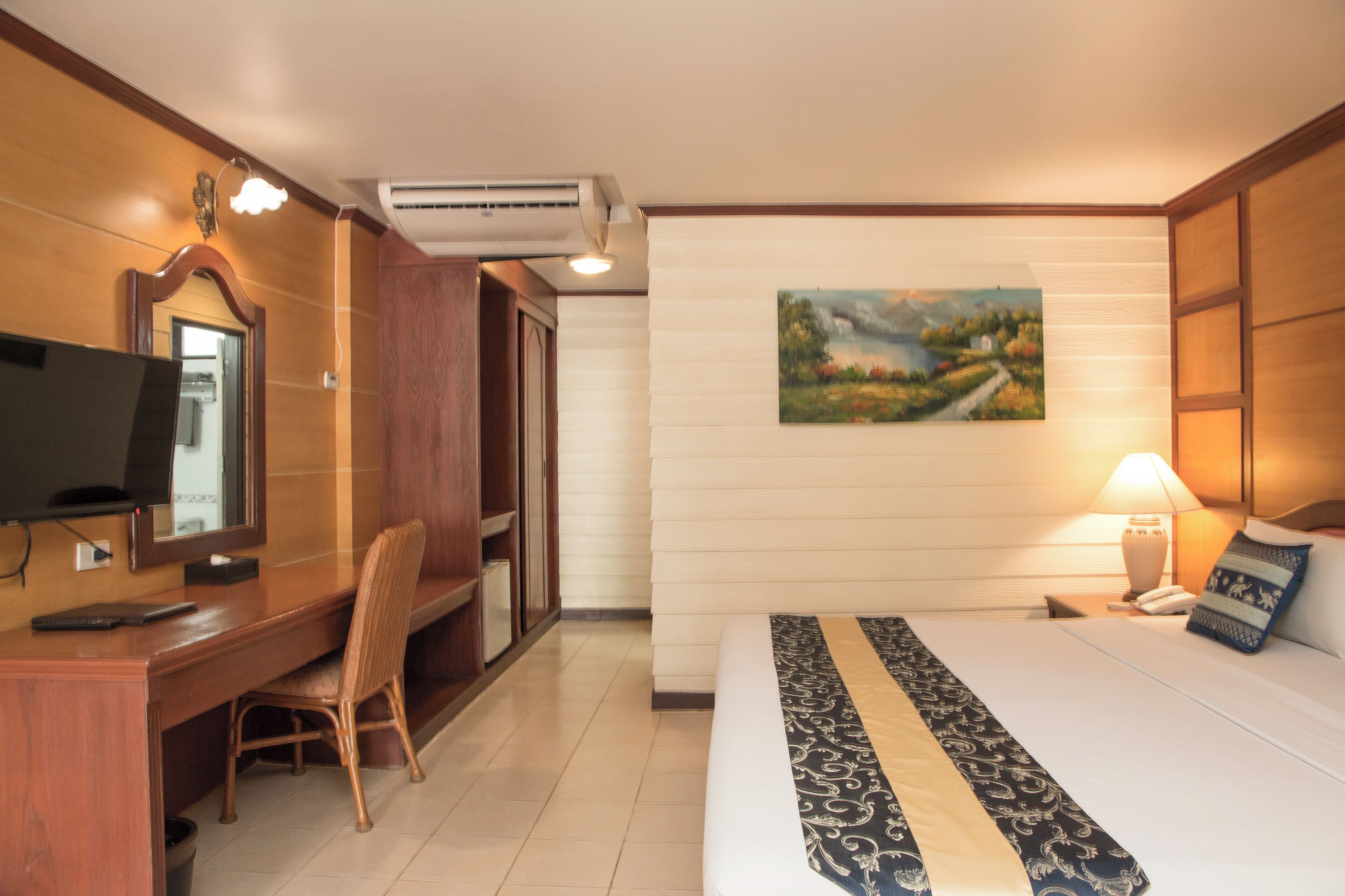 ห้องดีลักซ์ดับเบิล, วิวสระว่ายน้ำ | ตู้นิรภัยในห้องพัก, Wi-Fi ฟรี, ผ้าปูที่นอน