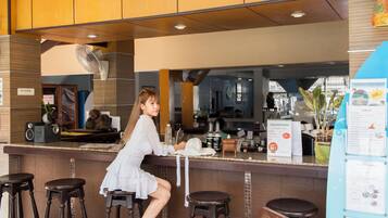 Tägliches englisches Frühstück (200 THB pro Person)