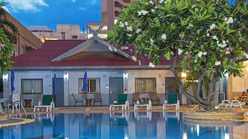 Deluxe Cottage, Pool Access | 1 bedroom, in-room safe, free WiFi, bed sheets