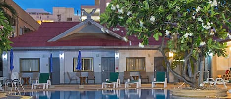 Deluxe Cottage, Pool Access | 1 bedroom, in-room safe, free WiFi, bed sheets
