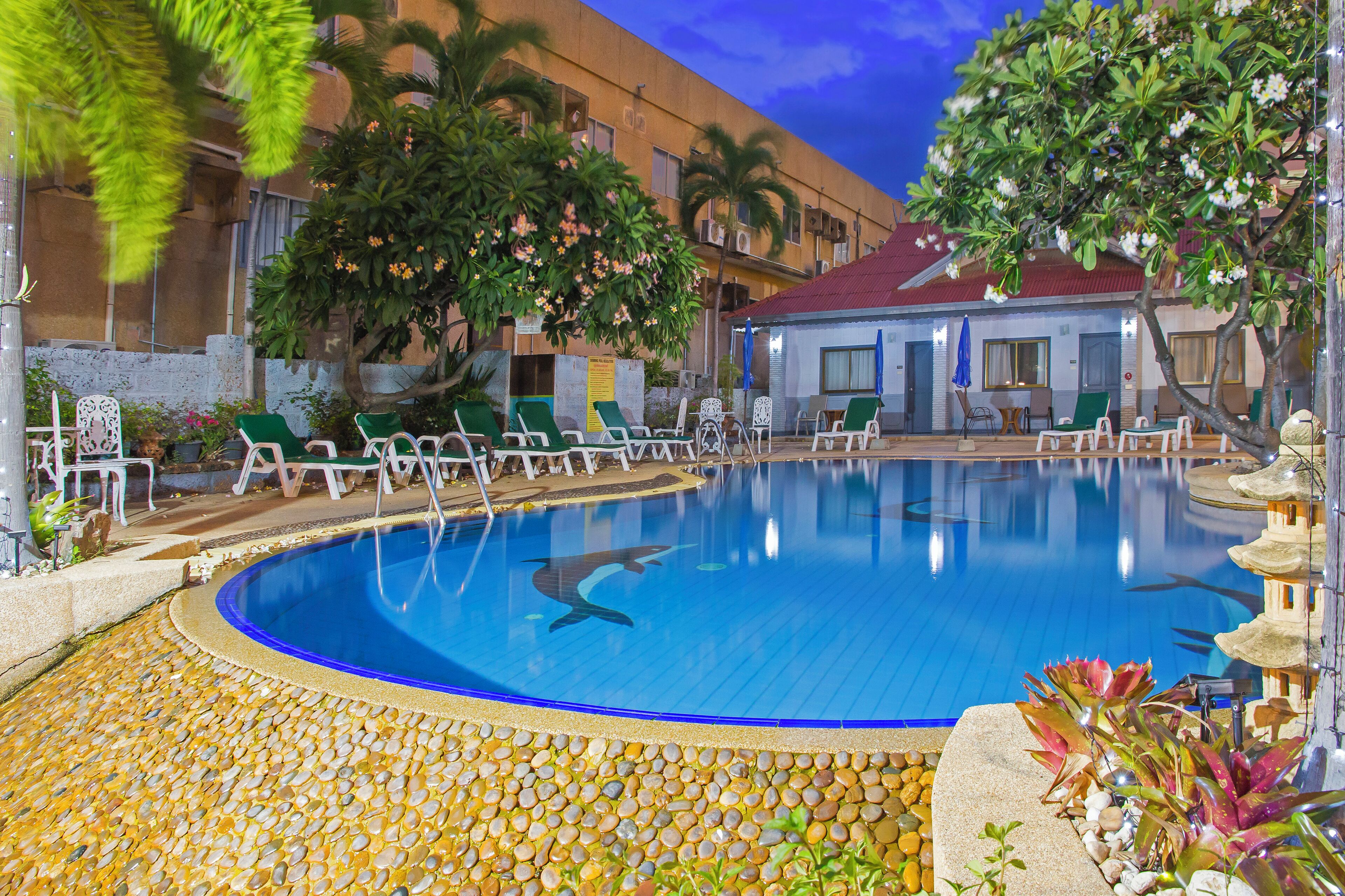 Deluxe Cottage, Pool Access | In-room safe, free WiFi, bed sheets