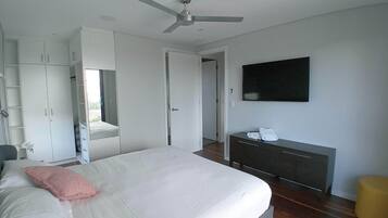 3 Schlafzimmer, Schreibtisch, Bügeleisen/Bügelbrett, kostenloses WLAN