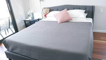 3 bedrooms, desk, iron/ironing board, free WiFi