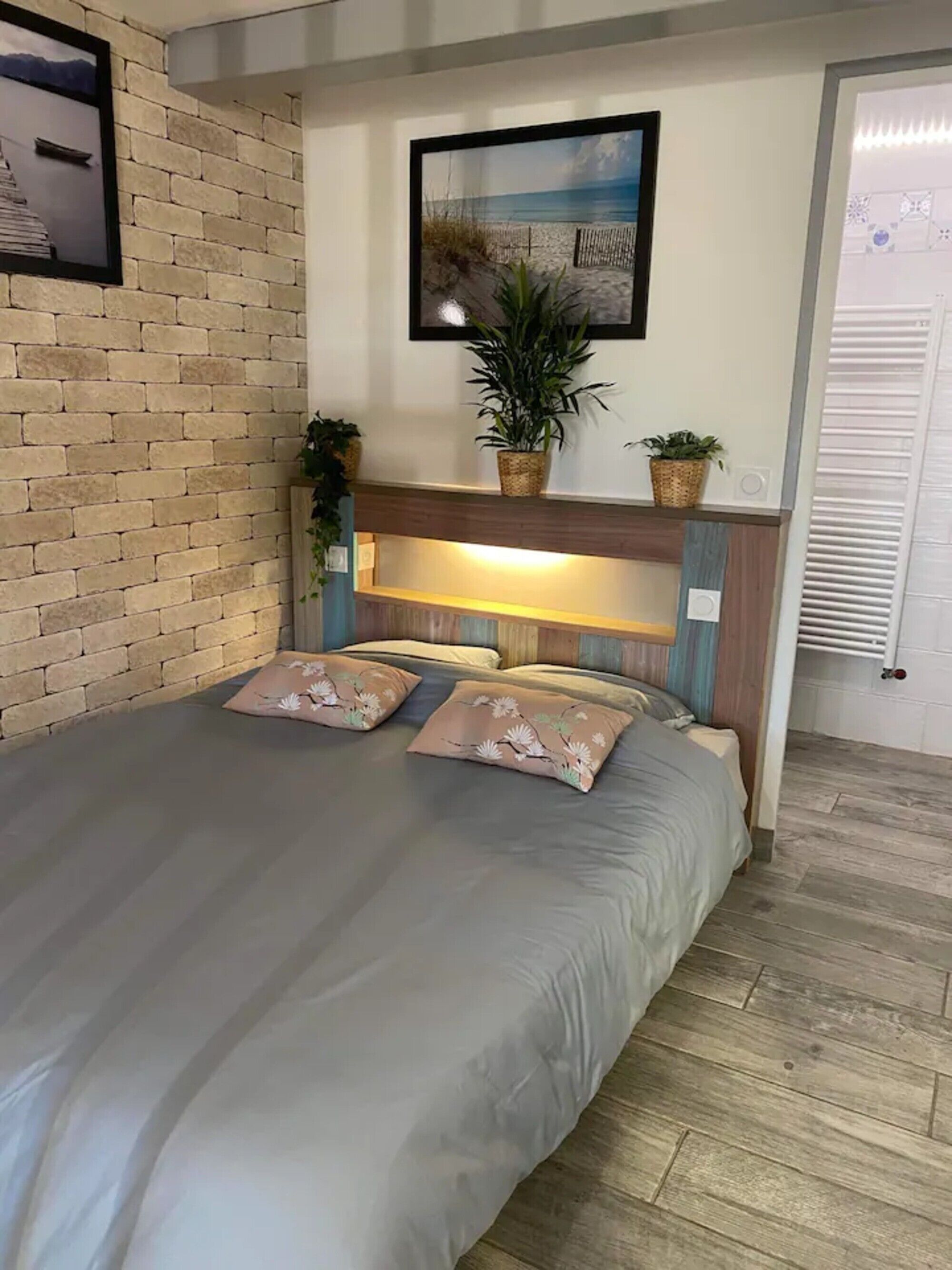 1 chambre, bureau, fer et planche à repasser, Wi-Fi gratuit