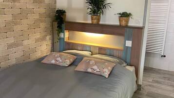 1 chambre, bureau, fer et planche à repasser, Wi-Fi gratuit