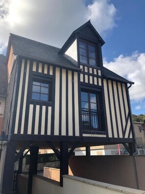 Exterior - 'Duplex Du Cottage' Apartment with Wi-Fi (Honfleur)