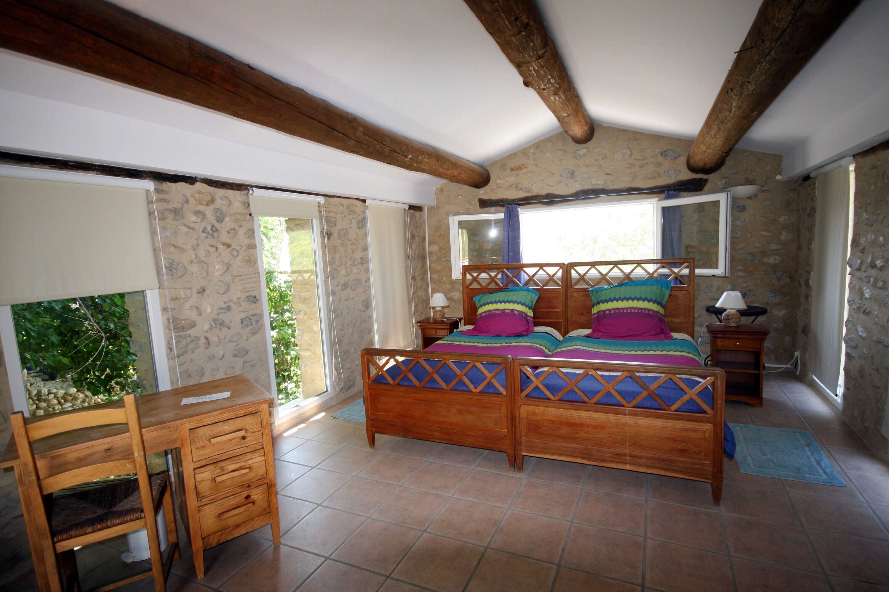 7 chambres, fer et planche à repasser, Wi-Fi gratuit