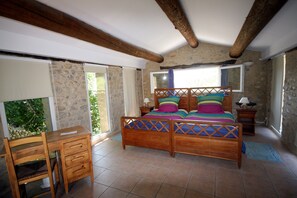 7 chambres, fer et planche à repasser, Wi-Fi gratuit