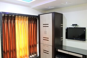 Camera Premium | 1 camera, una scrivania, Wi-Fi gratuito