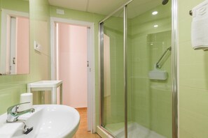 Shower, hair dryer, towels - Apartment "Entreplayas Benidorm" with Balcony & Wi-Fi (Benidorm)