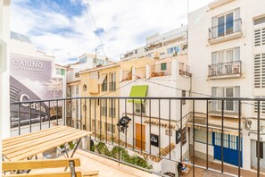 Outdoor dining - Apartment "Entreplayas Benidorm" with Balcony & Wi-Fi (Benidorm)