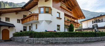 Apartment "Haus Kofler" with Mountain View, Private Terrace & Wi-Fi