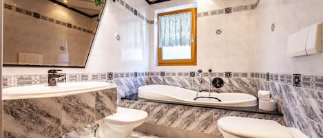 Baignoire, articles de toilette gratuits