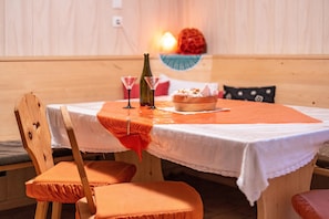 Dining - Apartment "Haus Kofler" with Mountain View, Private Terrace & Wi-Fi (Racines)