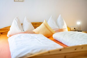 4 bedrooms, free WiFi, bed sheets