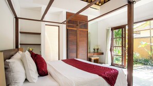 A bedroom with a wooden four-poster bed, white bedding, and a red throw blanket. - Sukanami Villa Ubud by ecommerceloka (Payangan)