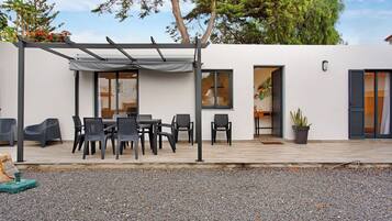 屋外ダイニングエリア