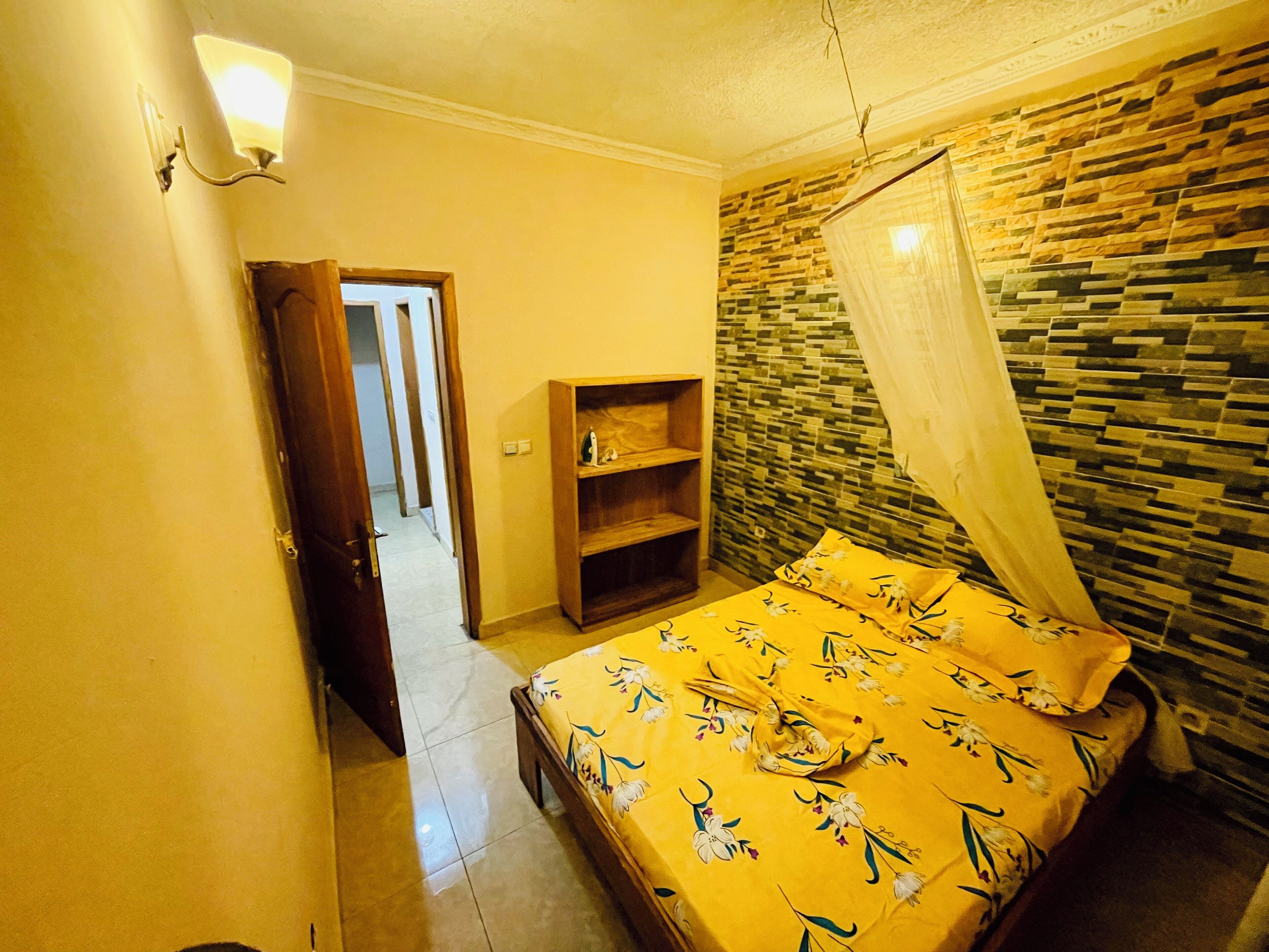 2 slaapkamers, een strijkplank/strijkijzer, reisbedje, gratis wifi
