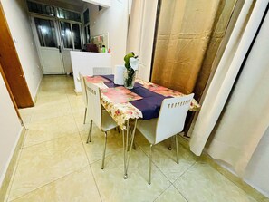 Dining - Cosy Appartement Dans Quartier Calme à Proximité du Parc Aquatique (Kinshasa)