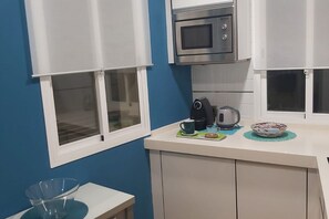 Kühlschrank, Mikrowelle, Herdplatte, Geschirrspüler