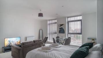 Desk, iron/ironing board, WiFi, bed sheets