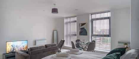 1 bedroom, desk, iron/ironing board, WiFi