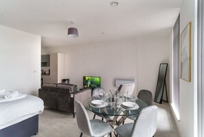 Interior - Chic Salford Studio near Metro & MediaCityUK (Greater Manchester)